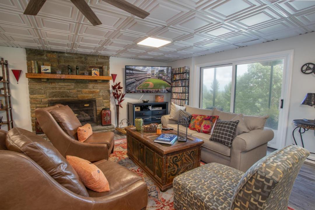 Photo of Livingroom in Seven Devils