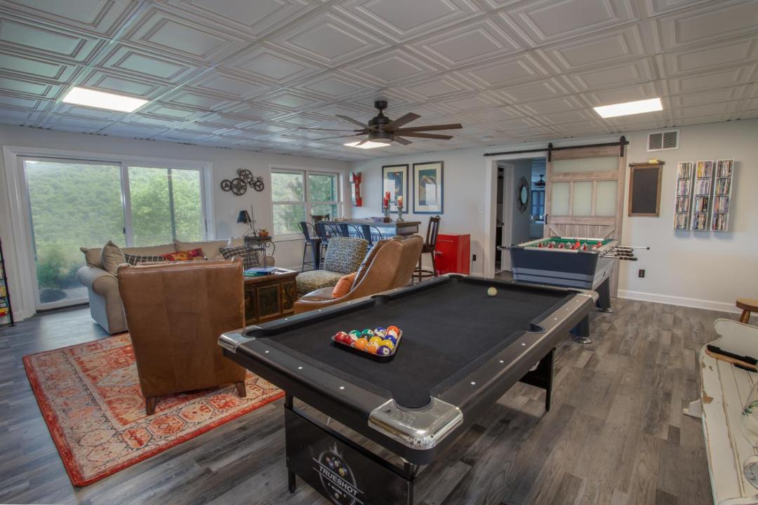 Photo of Livingroom in Seven Devils