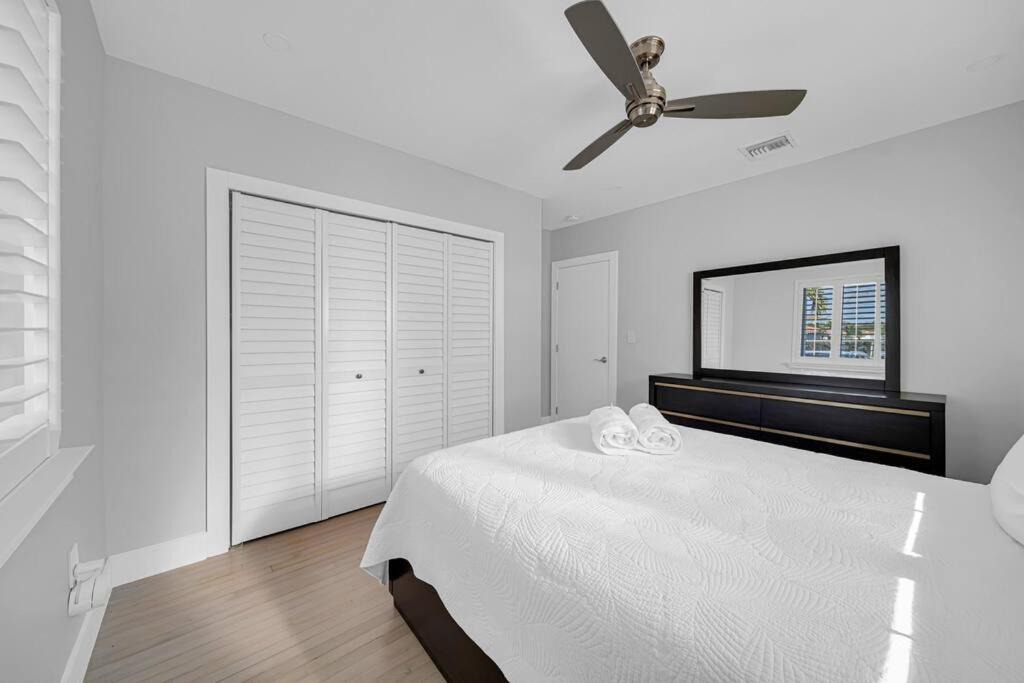 Photo of Bedroom in Coral Way