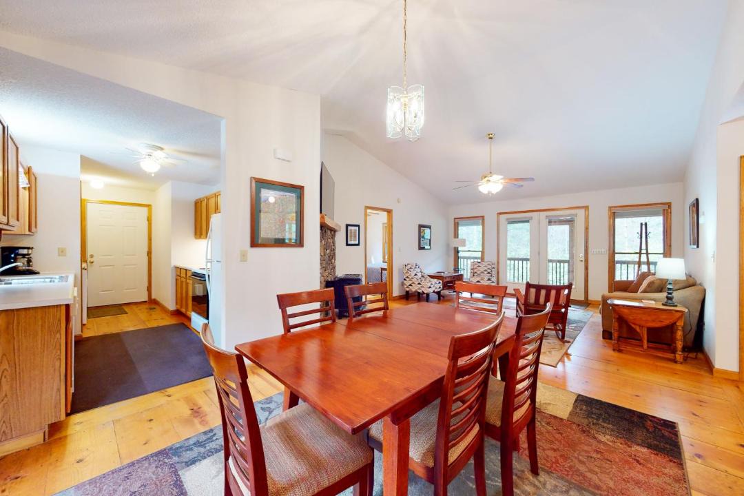 Photo of Livingroom in Winfield Cove