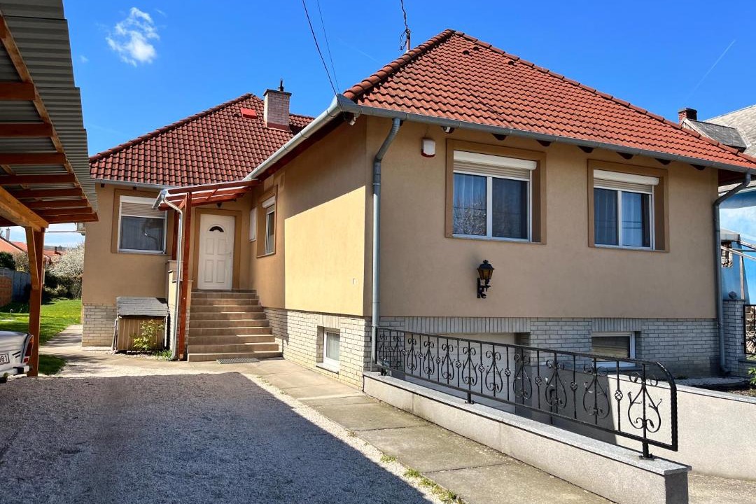 Photo of Buildings in Nyul