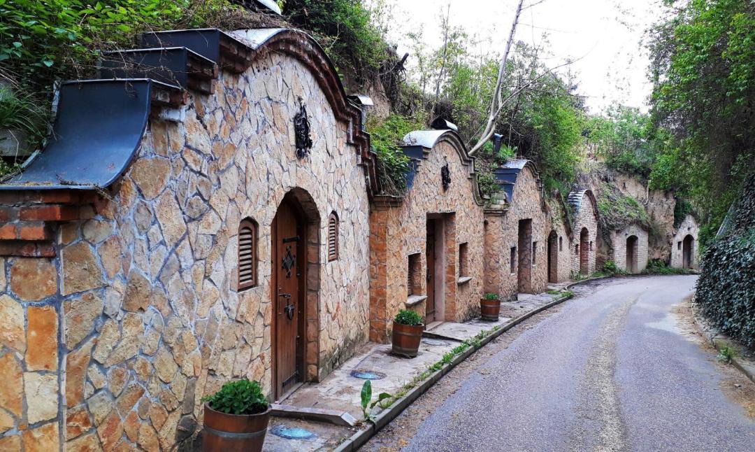 Photo of Buildings in Nyul