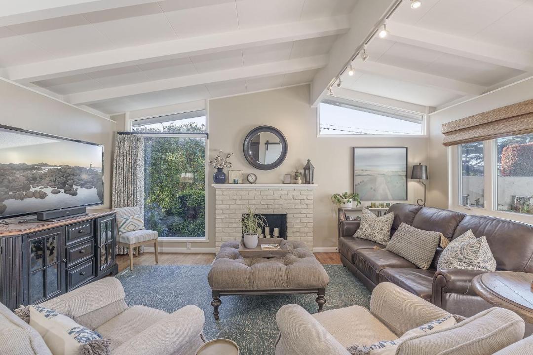 Photo of Livingroom in Mission Fields