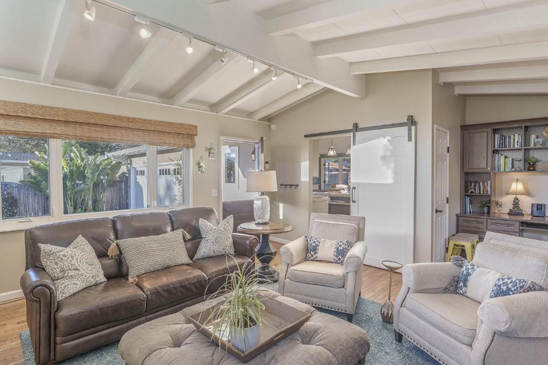 Photo of Livingroom in Mission Fields