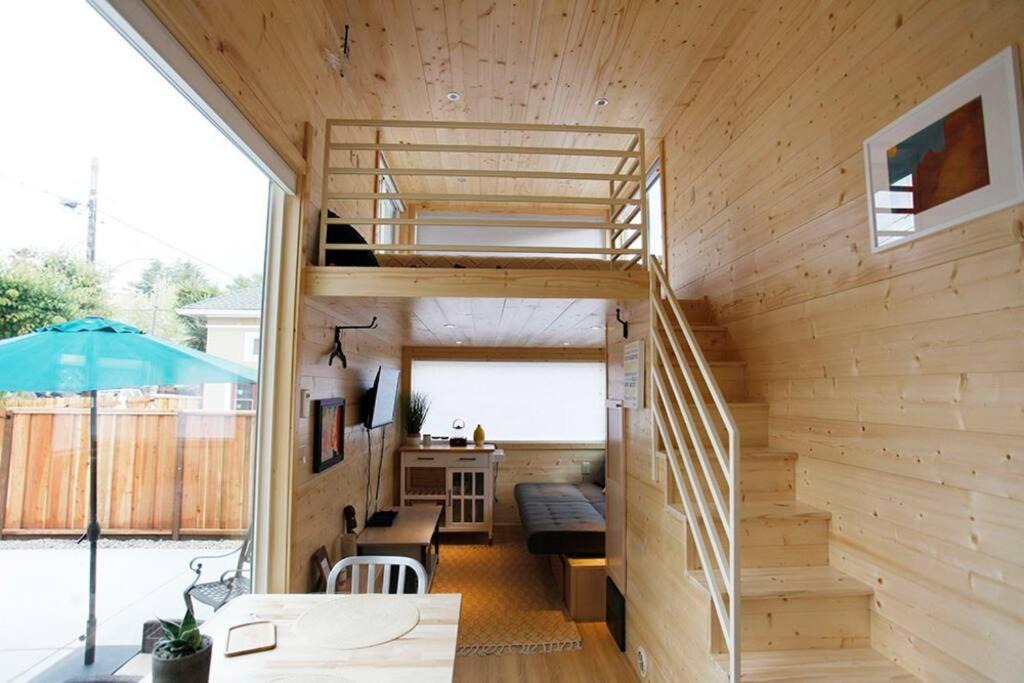 Photo of Livingroom in Northside