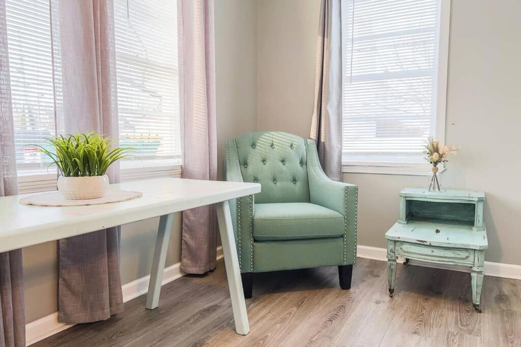 Photo of Livingroom in Niagara Falls