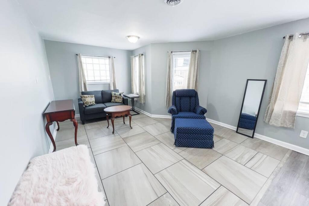 Photo of Livingroom in Niagara Falls