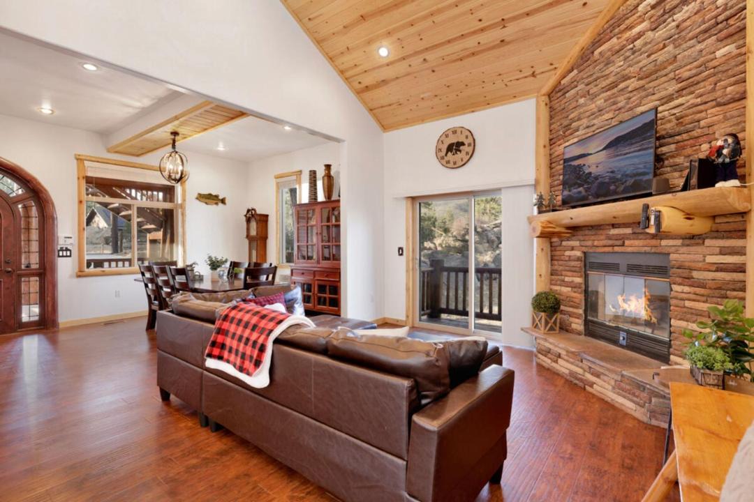 Photo of Livingroom in Big Bear