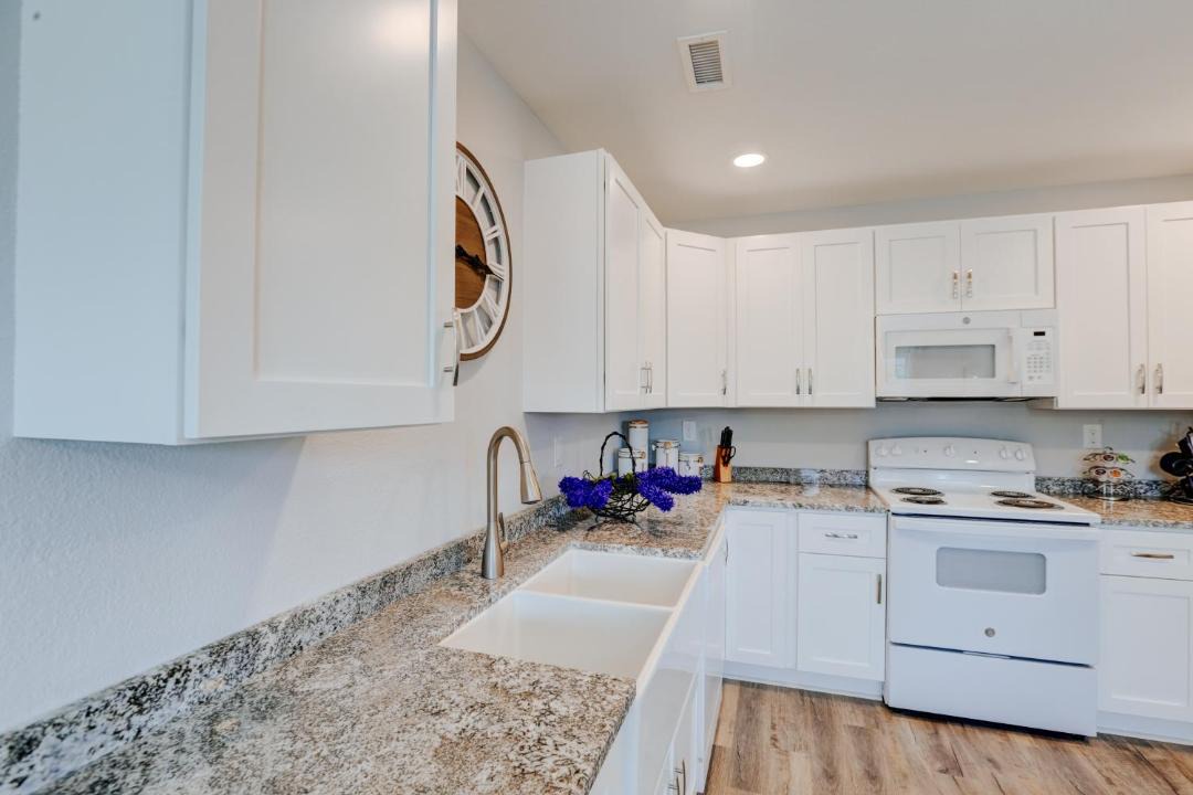 Photo of Kitchen in Waves