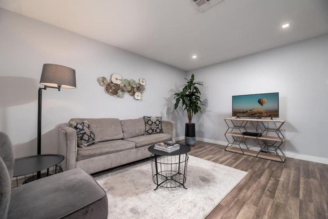 Photo of Livingroom in Middle River Terrace