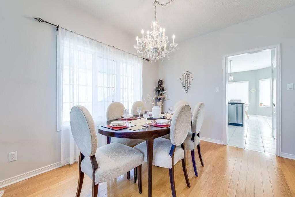 Photo of Livingroom in West Oak Trails