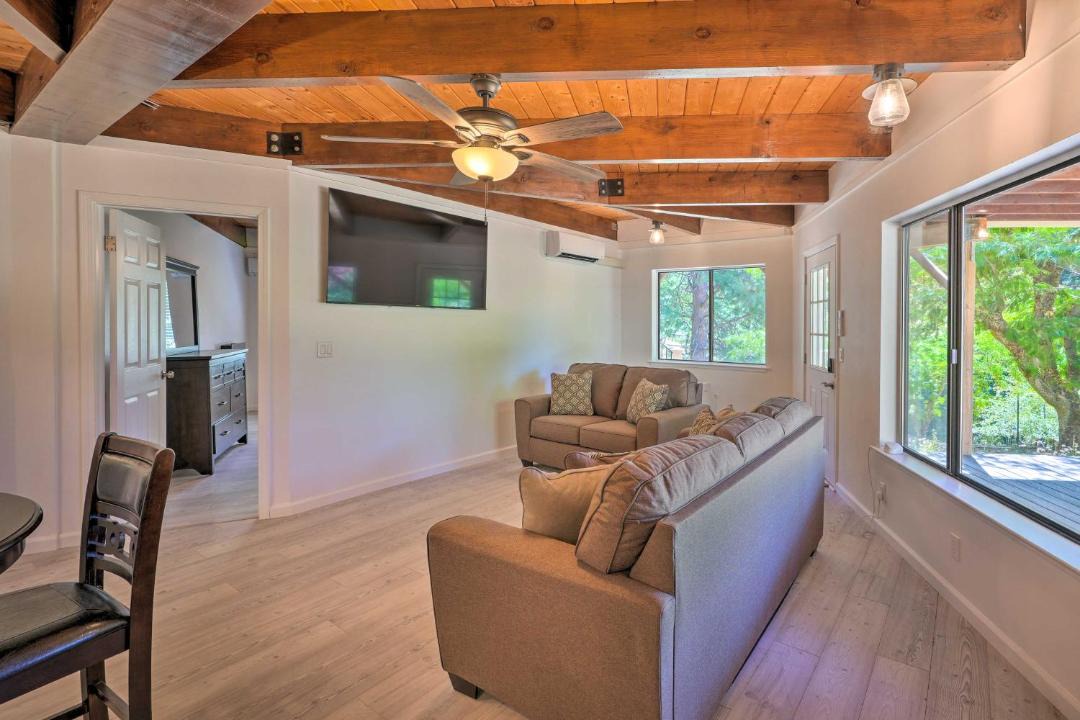 Photo of Livingroom in Apple Hill