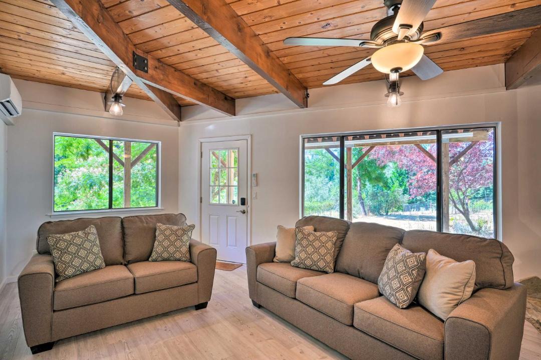 Photo of Livingroom in Apple Hill