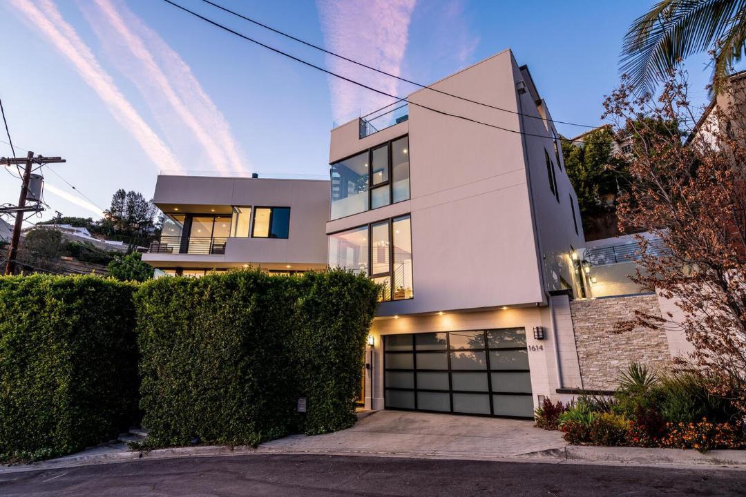 Photo of Buildings in Hollywood Hills West