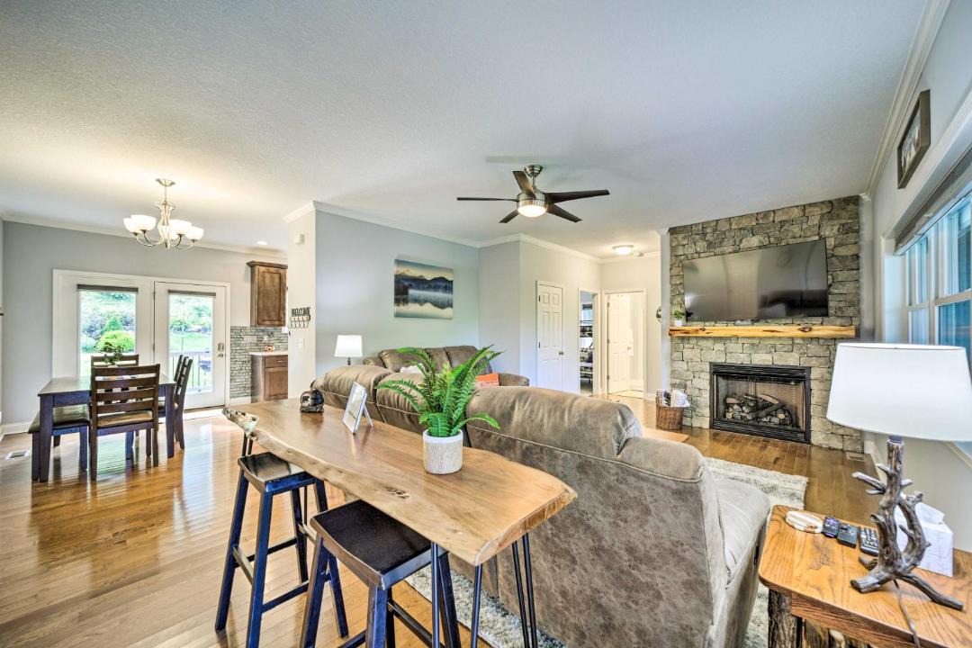 Photo of Livingroom in Waynesville