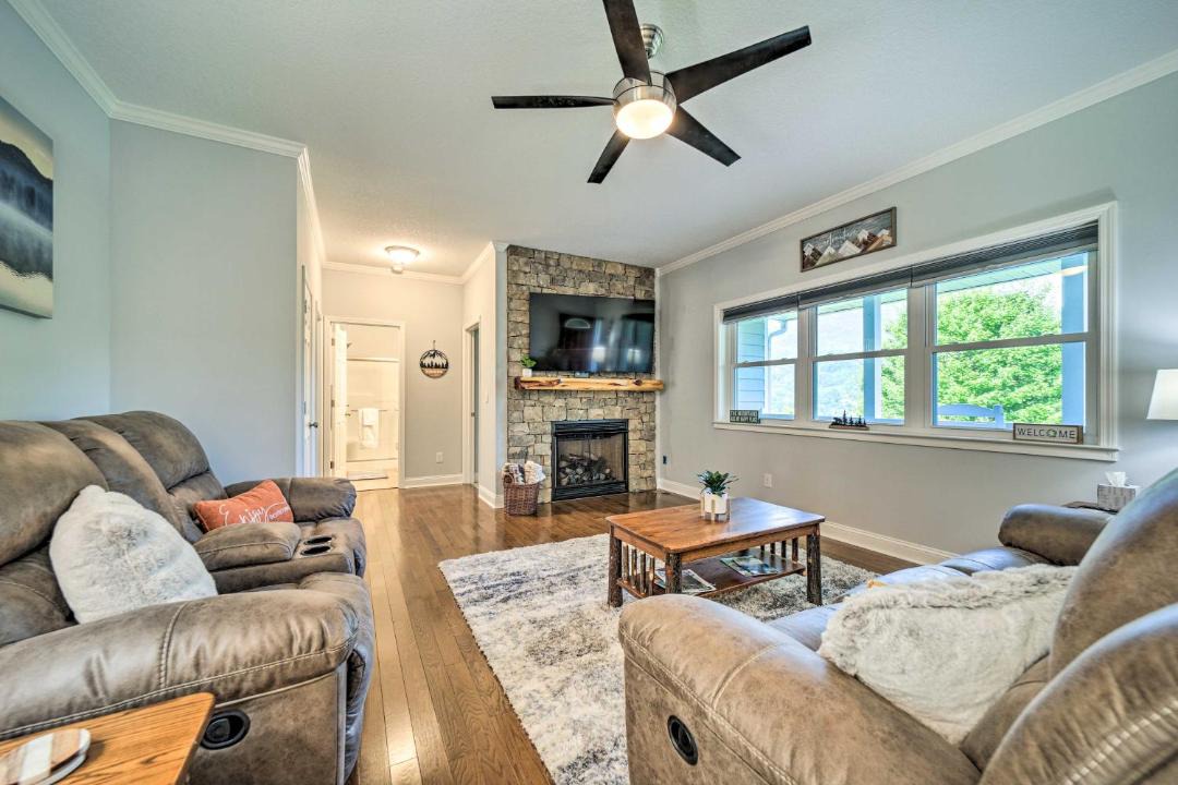Photo of Livingroom in Waynesville