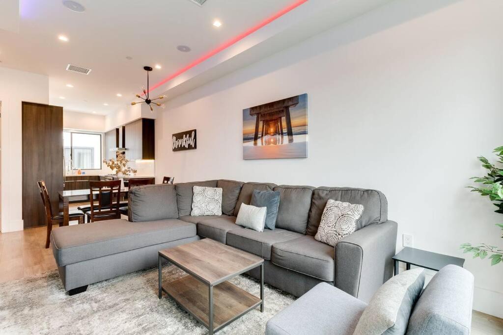 Photo of Livingroom in Mid City
