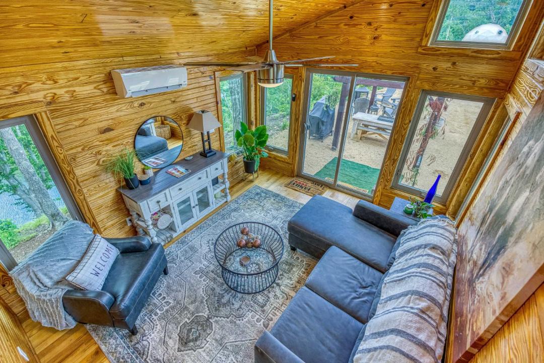 Photo of Livingroom in Rogersville