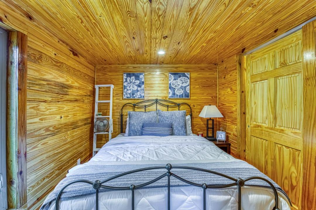 Photo of Bedroom in Rogersville
