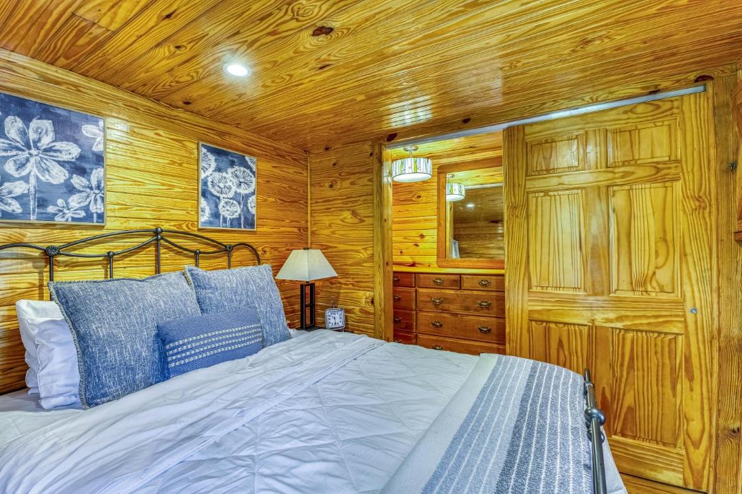 Photo of Bedroom in Rogersville