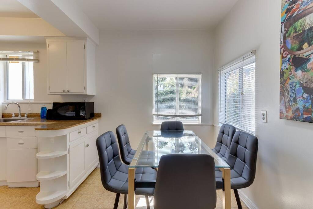 Photo of Livingroom in Rampart Village