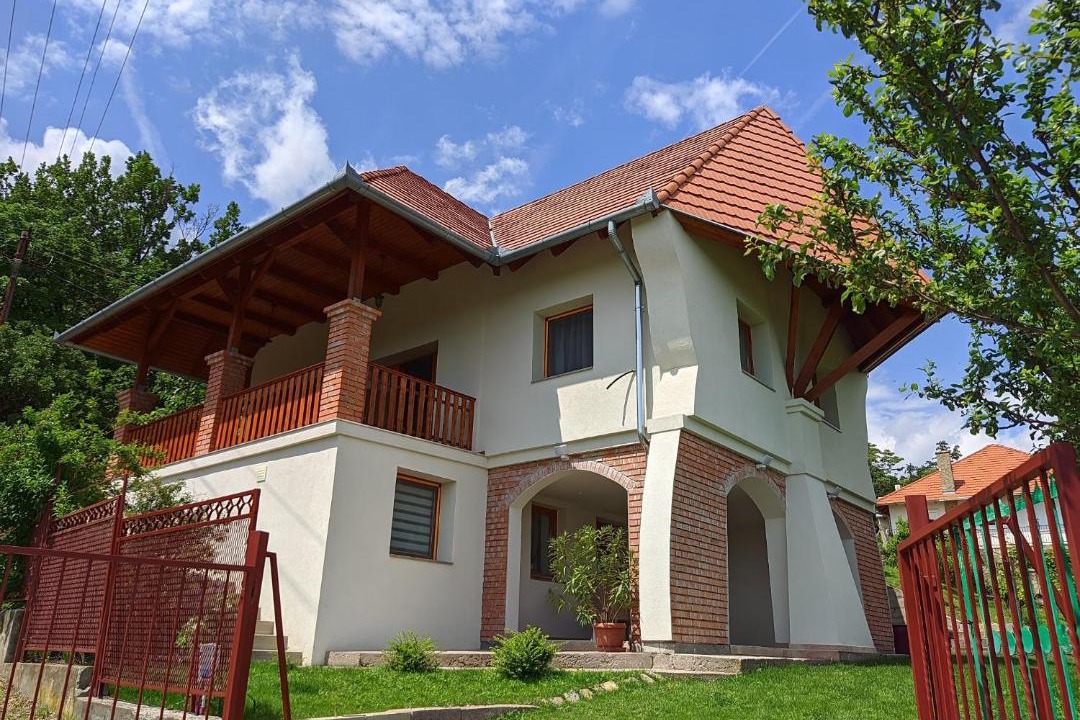 Photo of Buildings in Vonyarcvashegy
