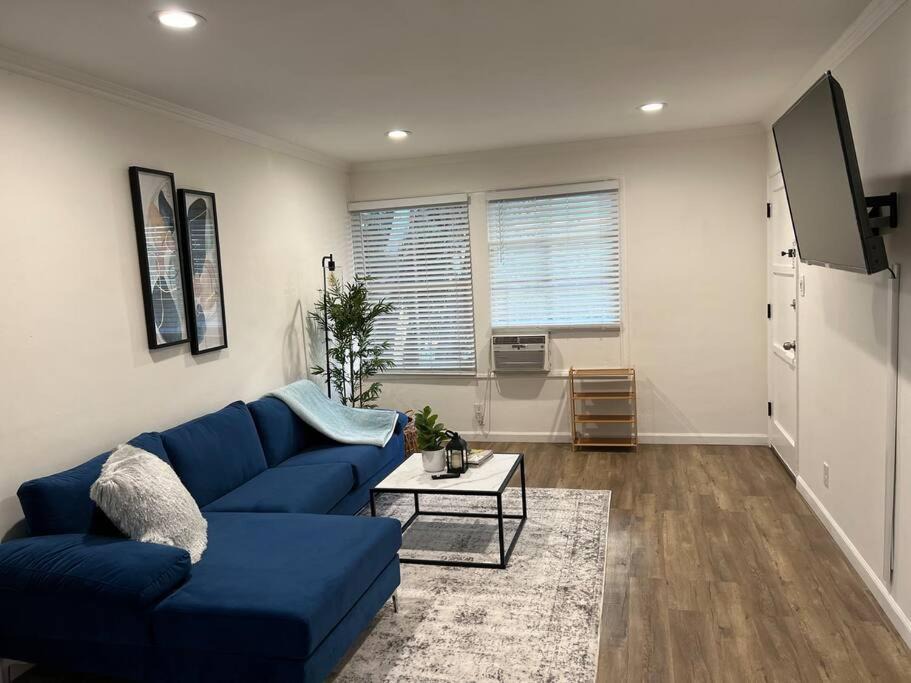 Photo of Livingroom in Hollywood