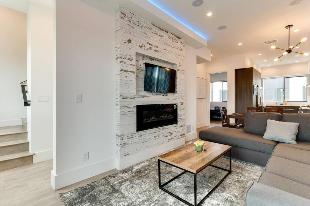 Photo of Livingroom in Mid City