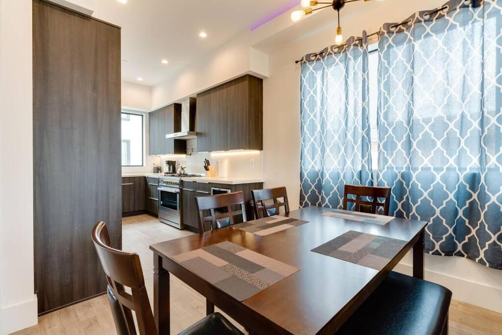 Photo of Livingroom in Mid City