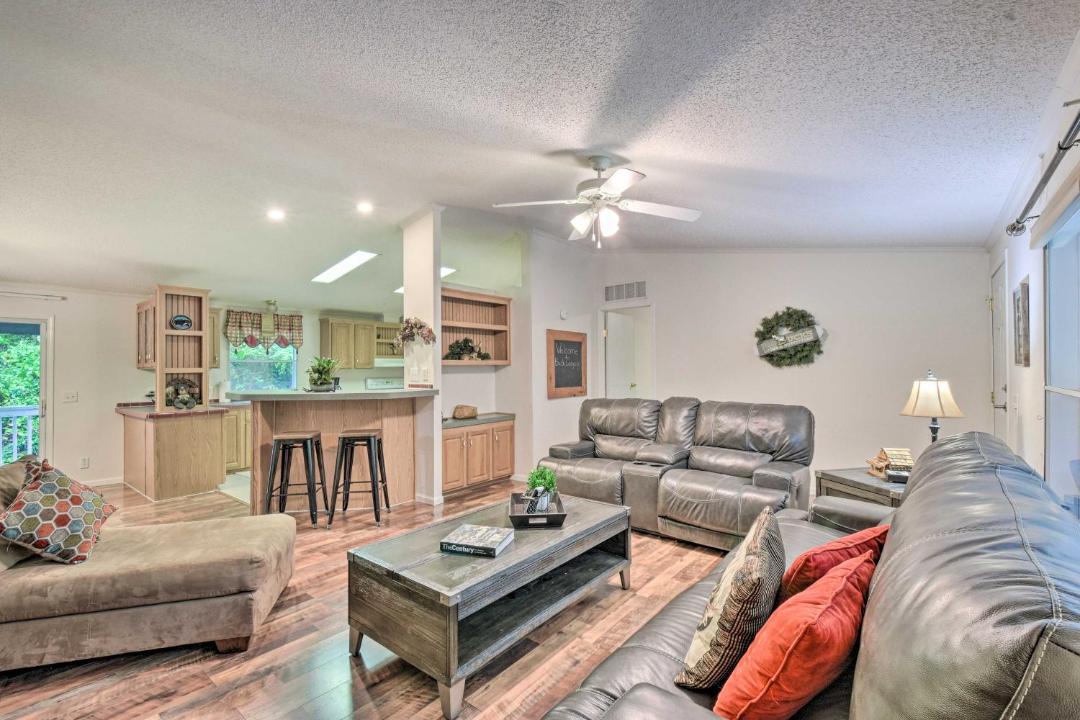 Photo of Livingroom in Robbinsville