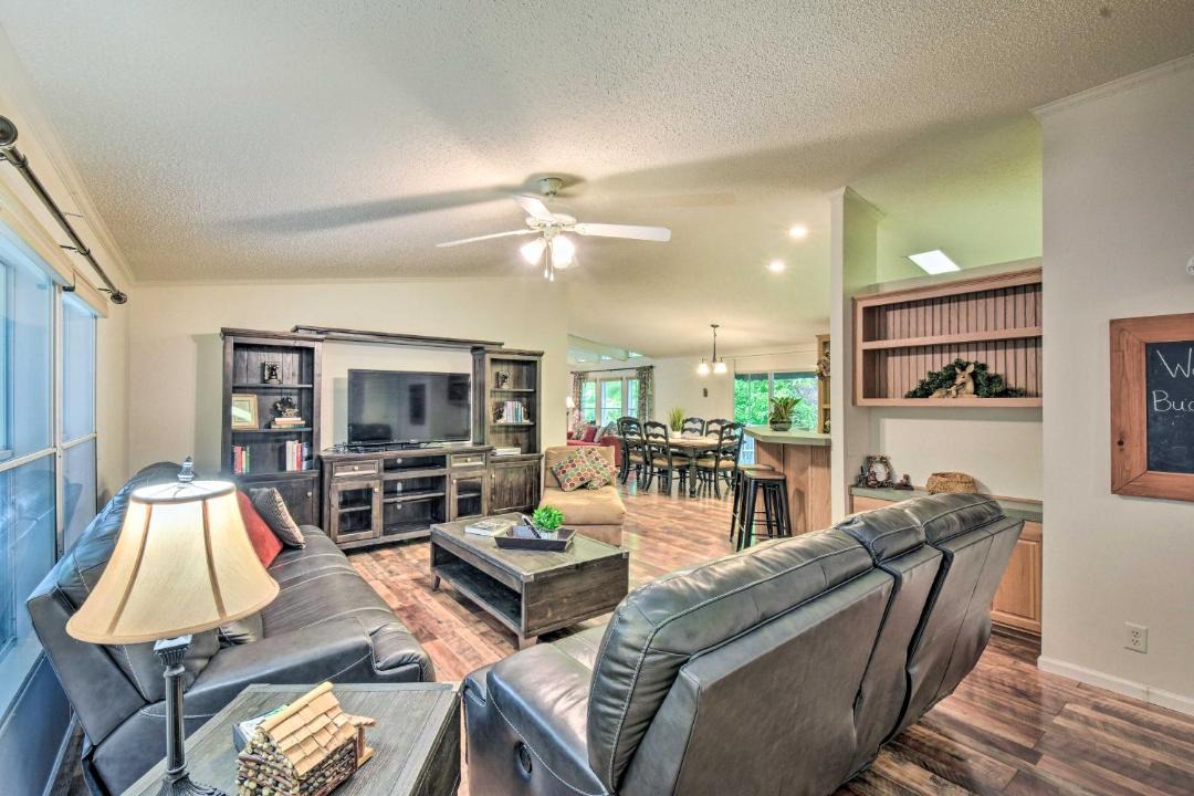 Photo of Livingroom in Robbinsville