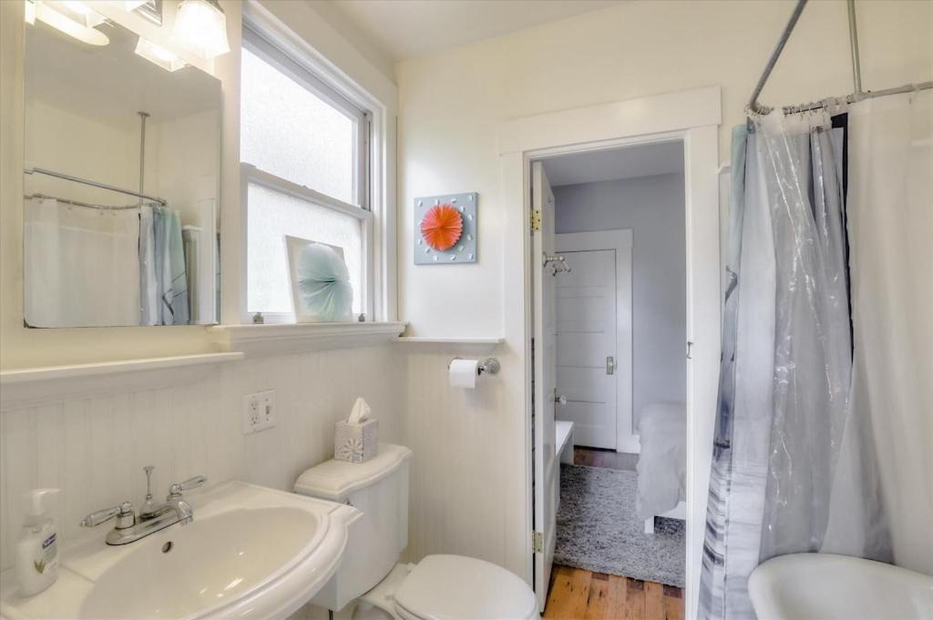 Photo of Bathroom in Paradise Park