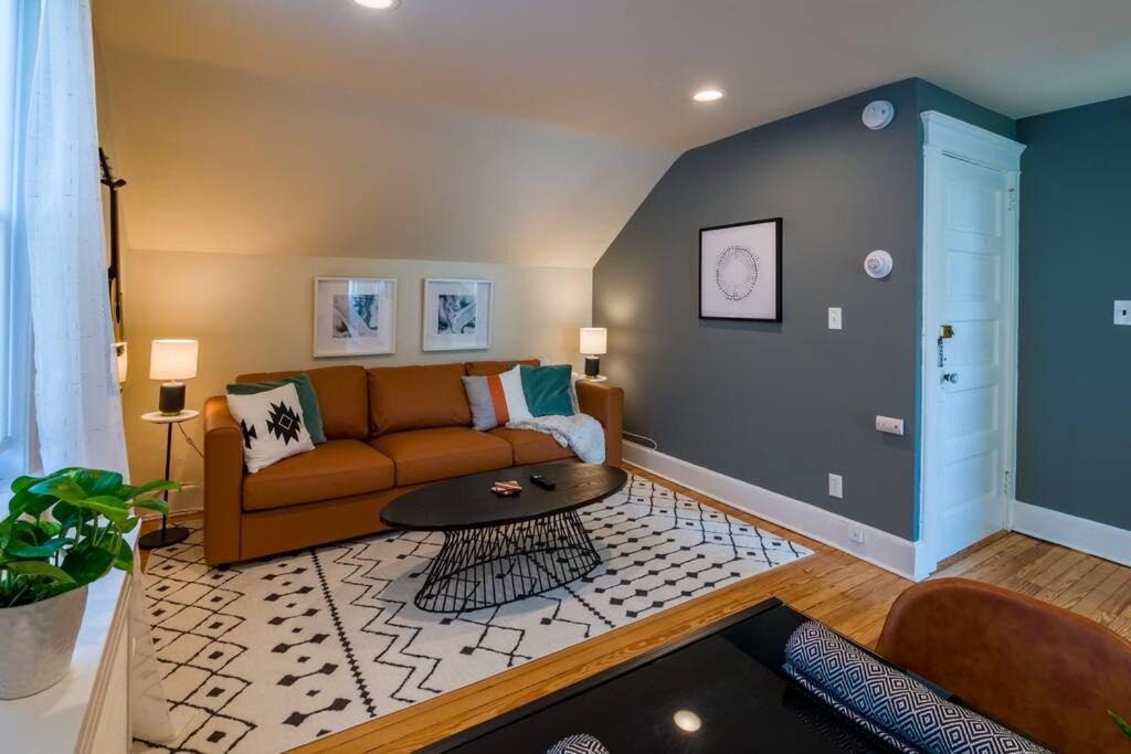Photo of Livingroom in Hawthorne