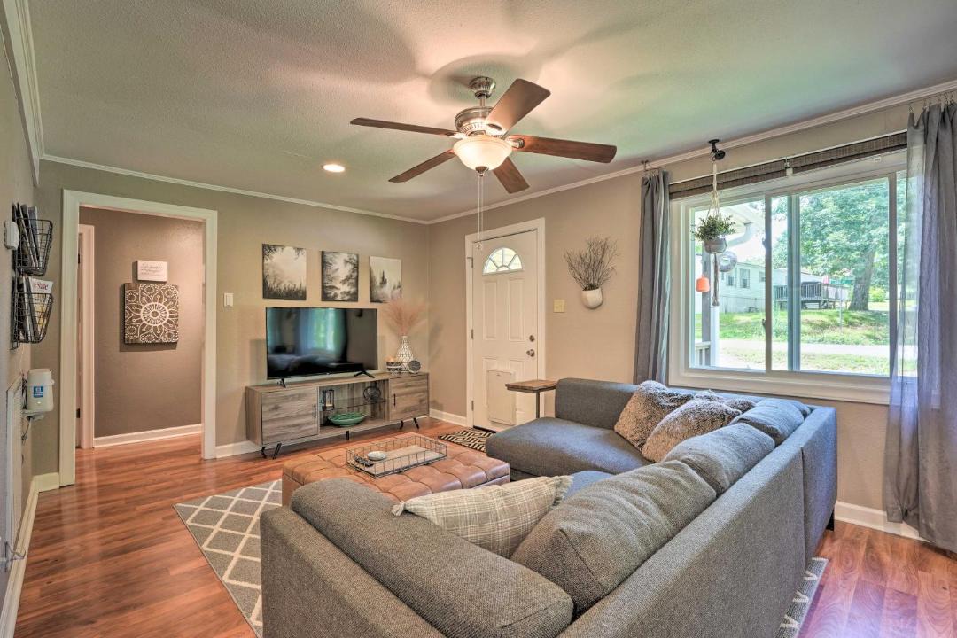 Photo of Livingroom in Black Mountain