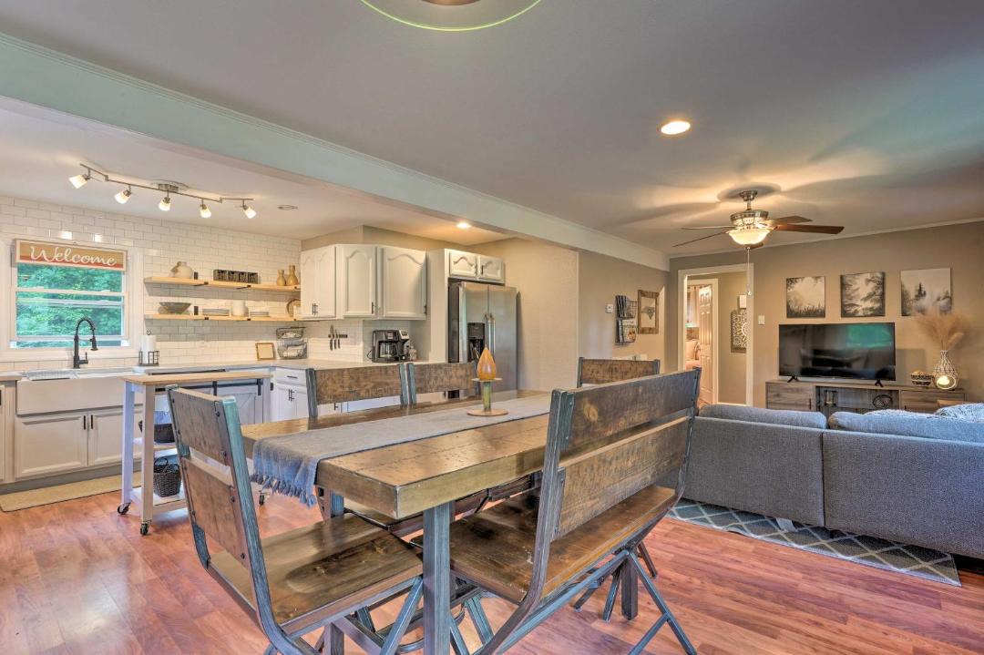 Photo of Livingroom in Black Mountain