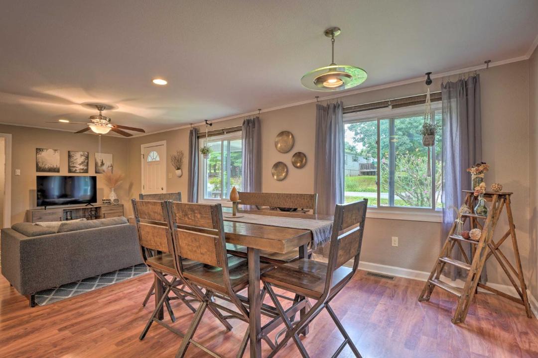 Photo of Livingroom in Black Mountain