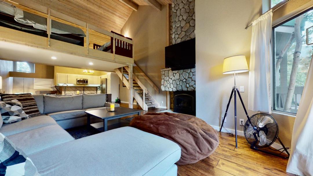 Photo of Livingroom in Mammoth Lakes
