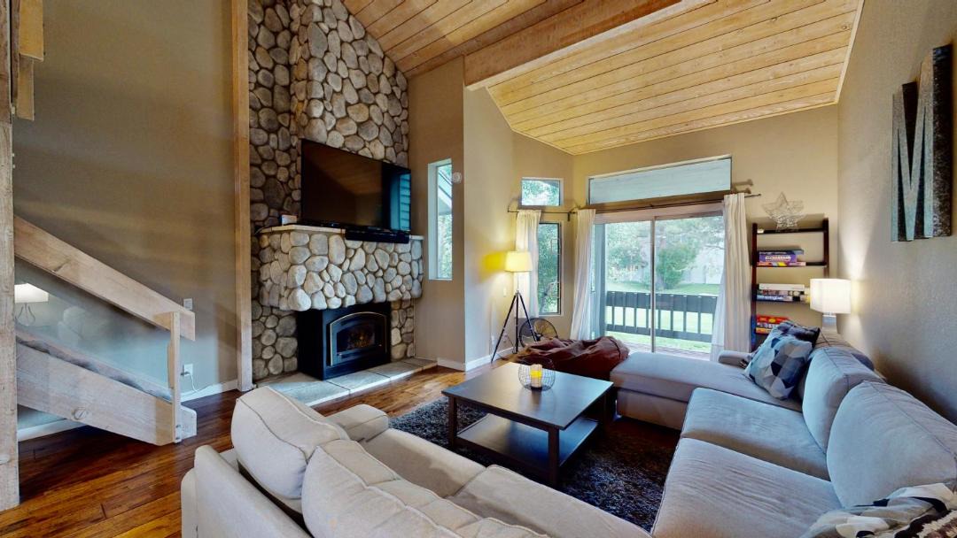Photo of Livingroom in Mammoth Lakes
