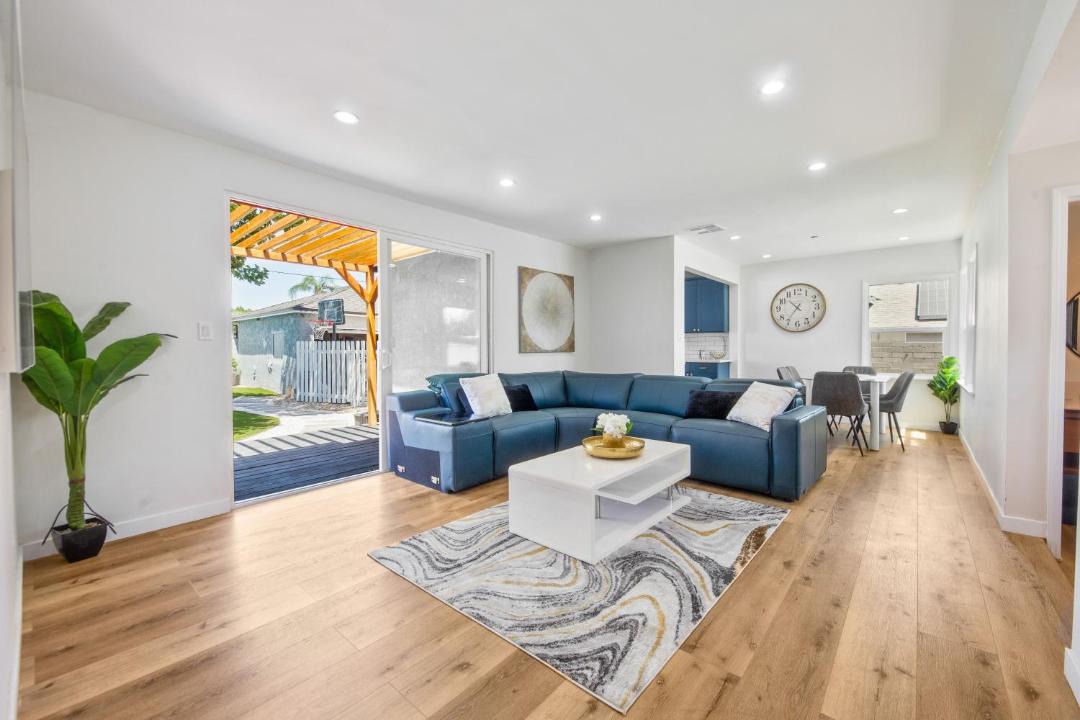Photo of Livingroom in Reseda