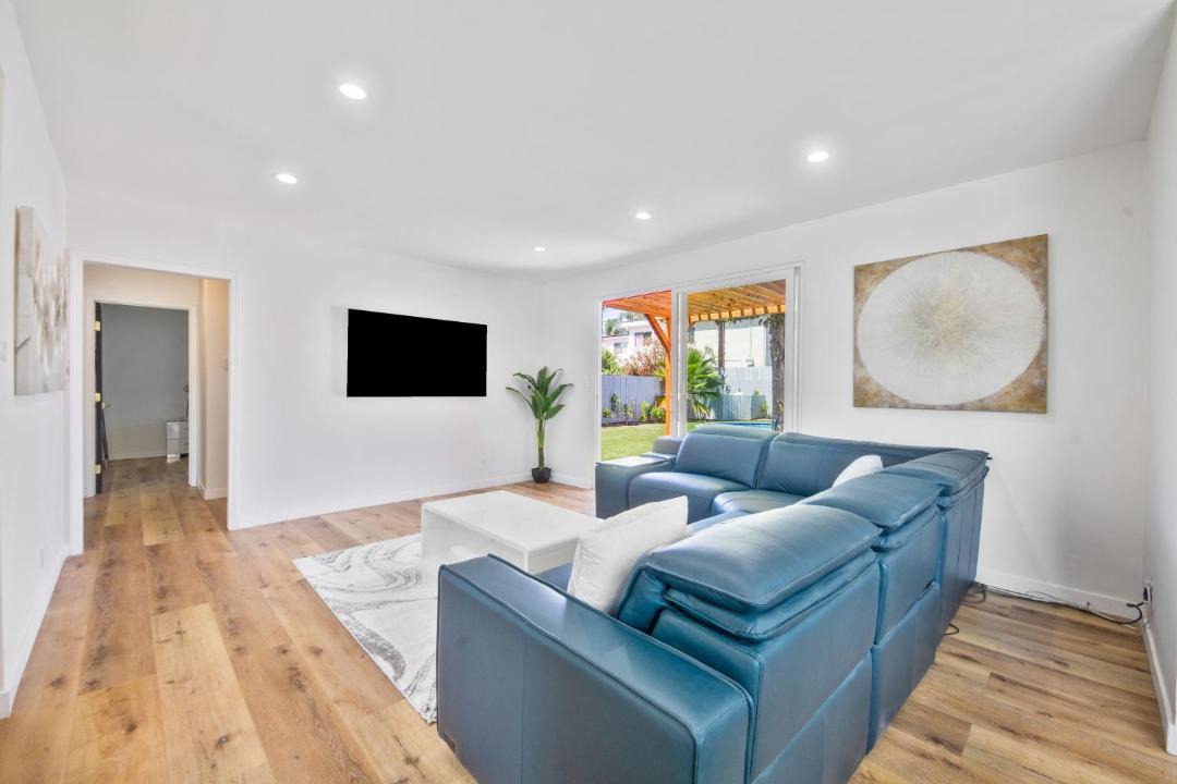 Photo of Livingroom in Reseda