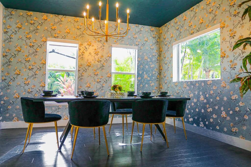 Photo of Livingroom in Bayside Historic District