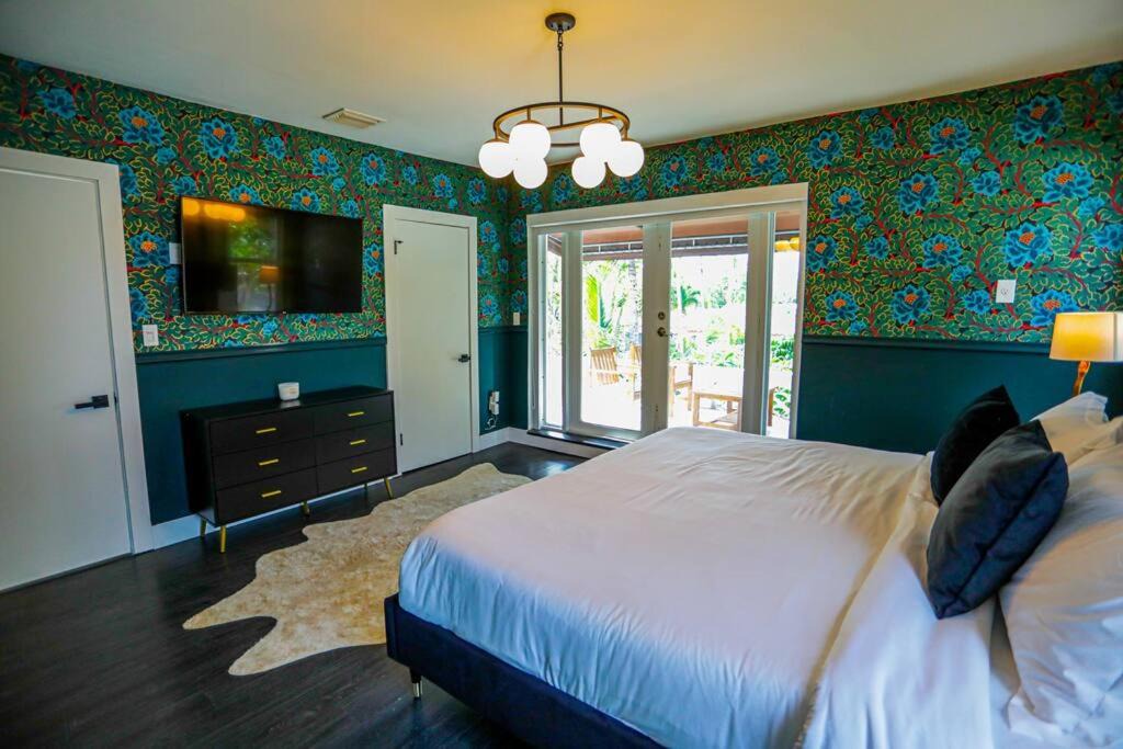 Photo of Bedroom in Bayside Historic District