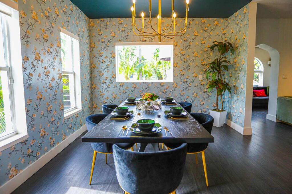 Photo of Livingroom in Bayside Historic District