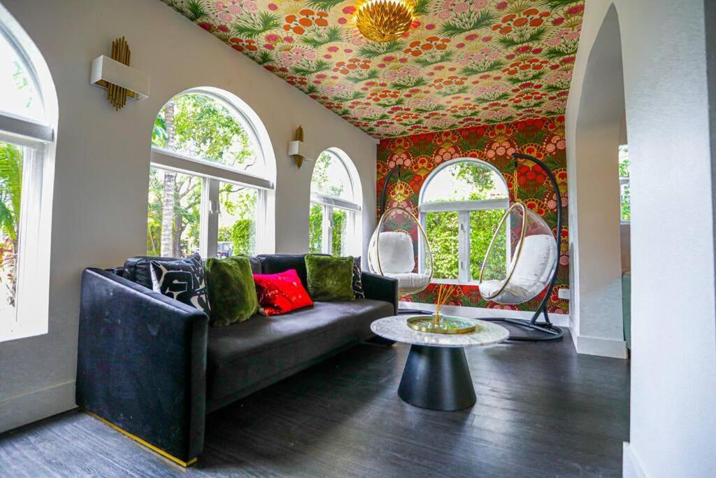 Photo of Livingroom in Bayside Historic District