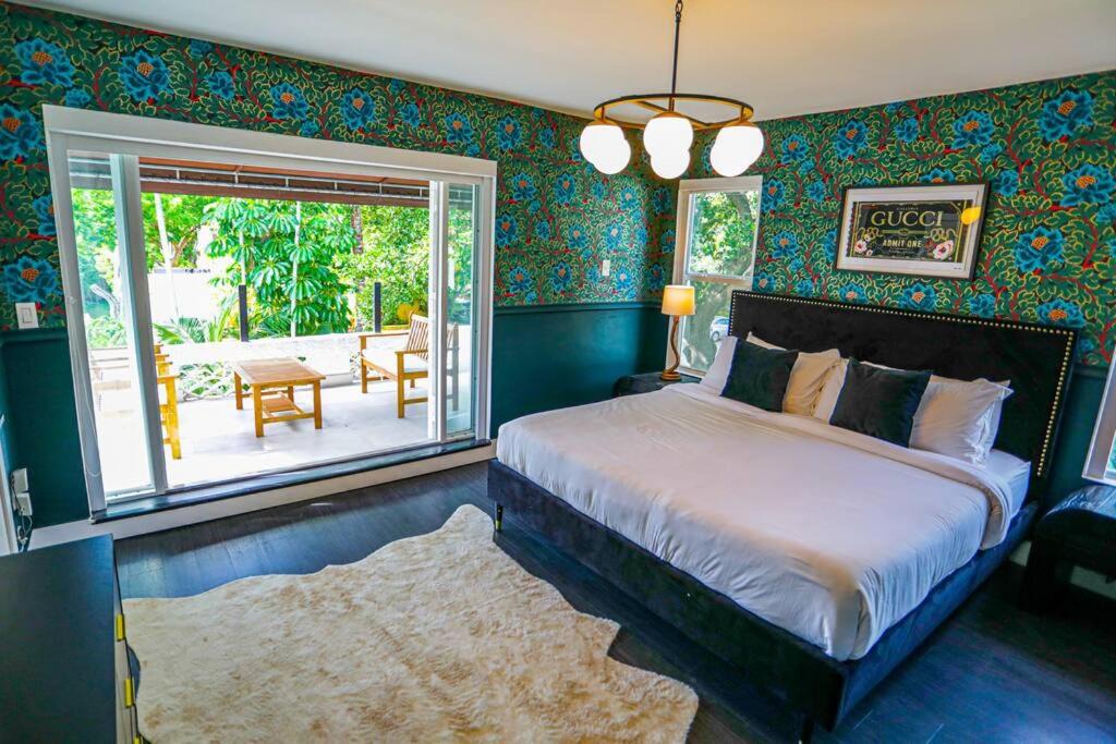 Photo of Bedroom in Bayside Historic District