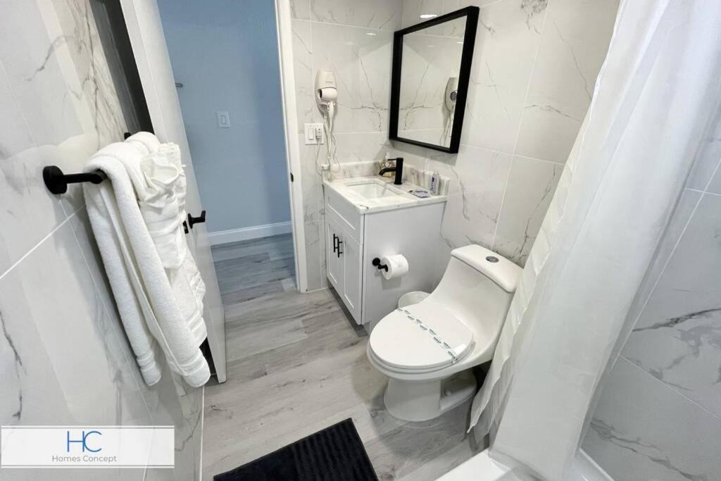 Photo of Bathroom in Lenox Park