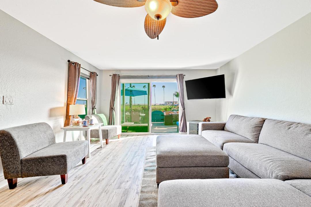Photo of Livingroom in Balboa Peninsula
