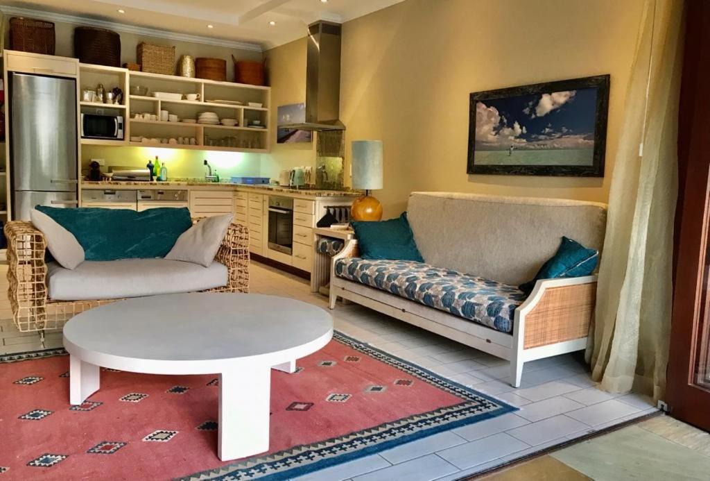 Photo of Livingroom in Eden Island