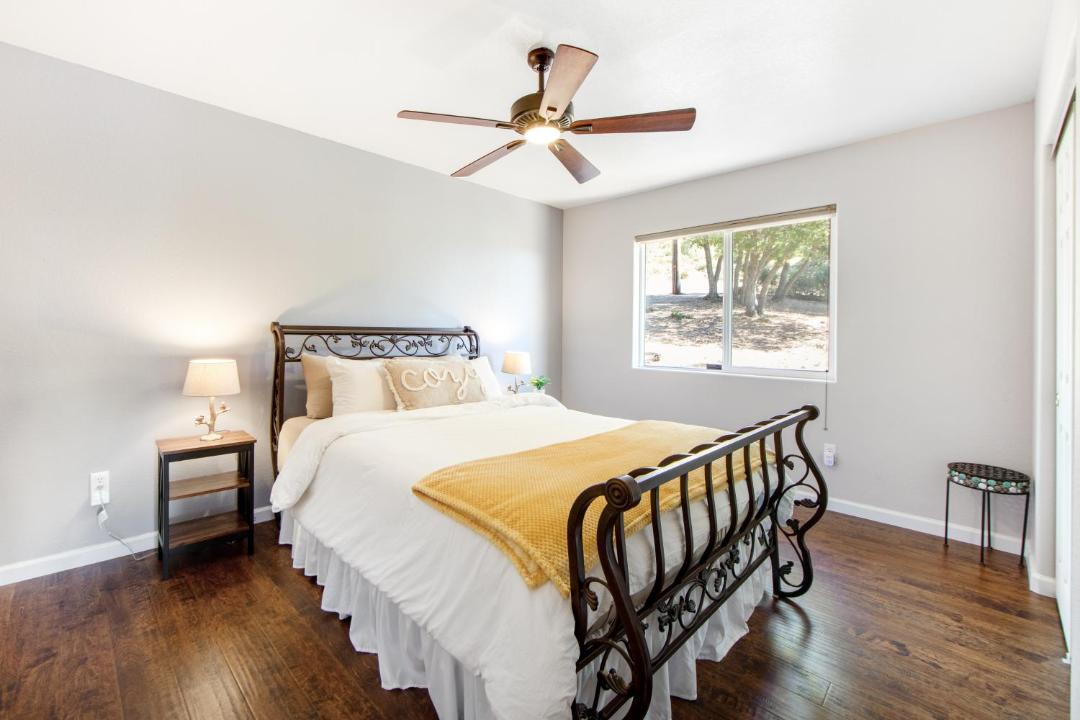 Photo of Bedroom in Idyllwild