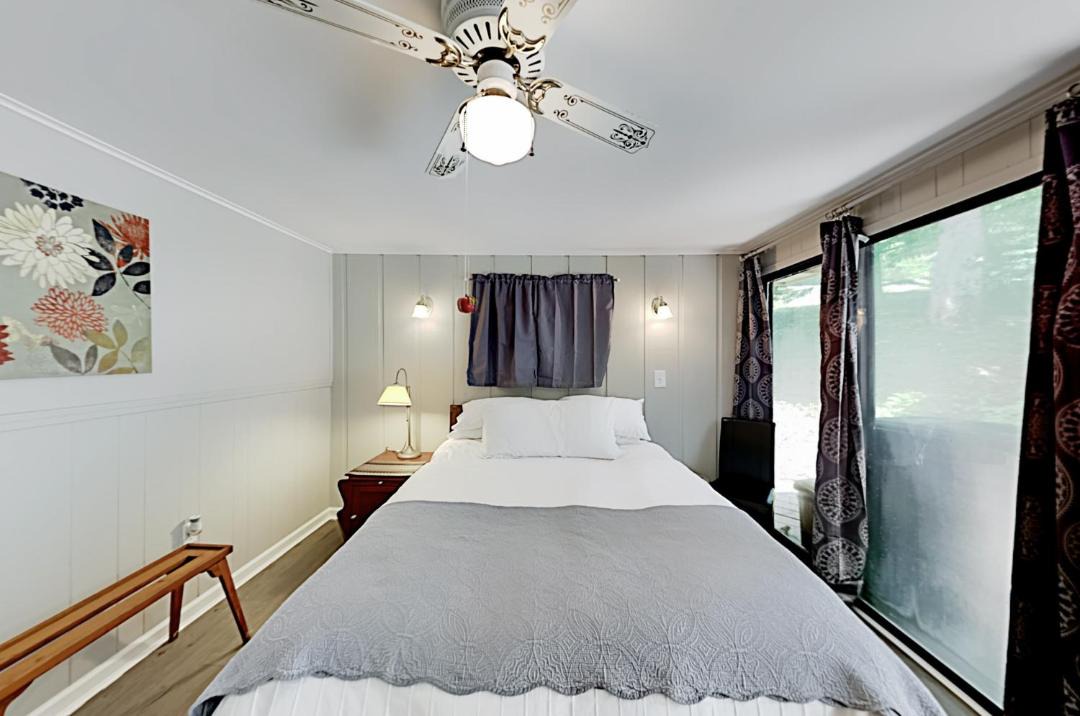 Photo of Bedroom in Woodfin